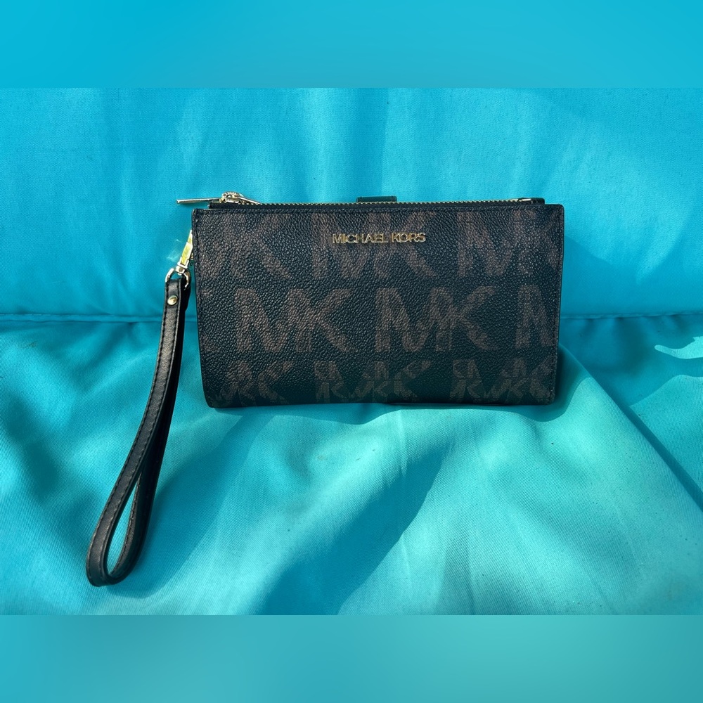 Michael Kors Wristlet